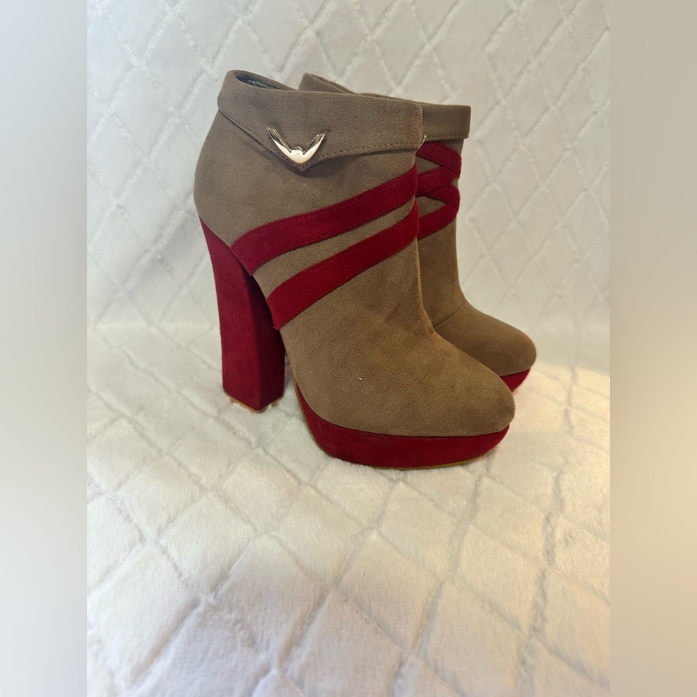♥️🤎💋Stylish Red and Tan Ankle Boots